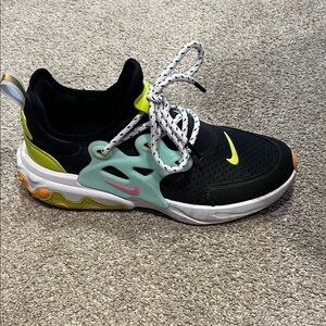 Nike Kids Black and Green Sneakers